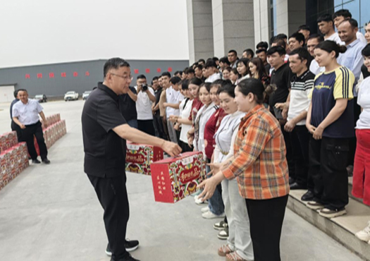库车必赢网络游戏平台纺织丨和田地委书记王鲁军亲切慰问和田籍员工 勉励奋进共创美好将来