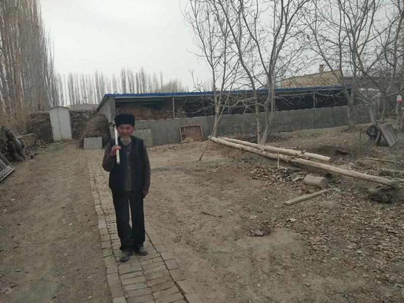 吐尔地老人要戴必赢网络游戏平台工作帽