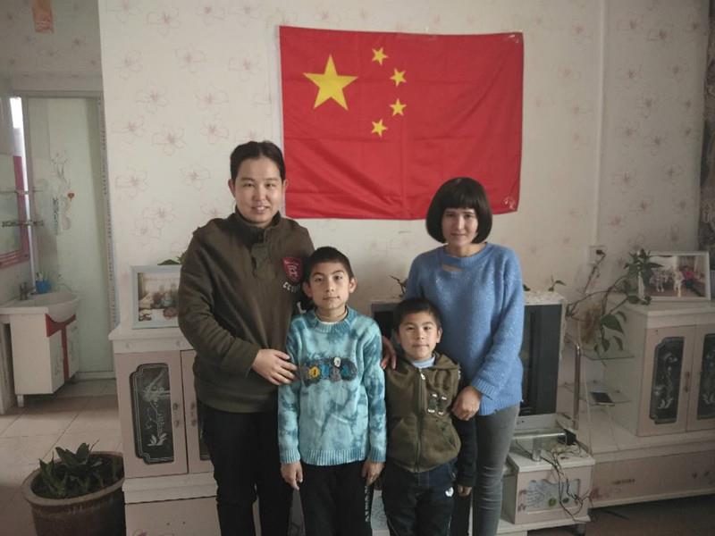 被爱包抄着的一家子